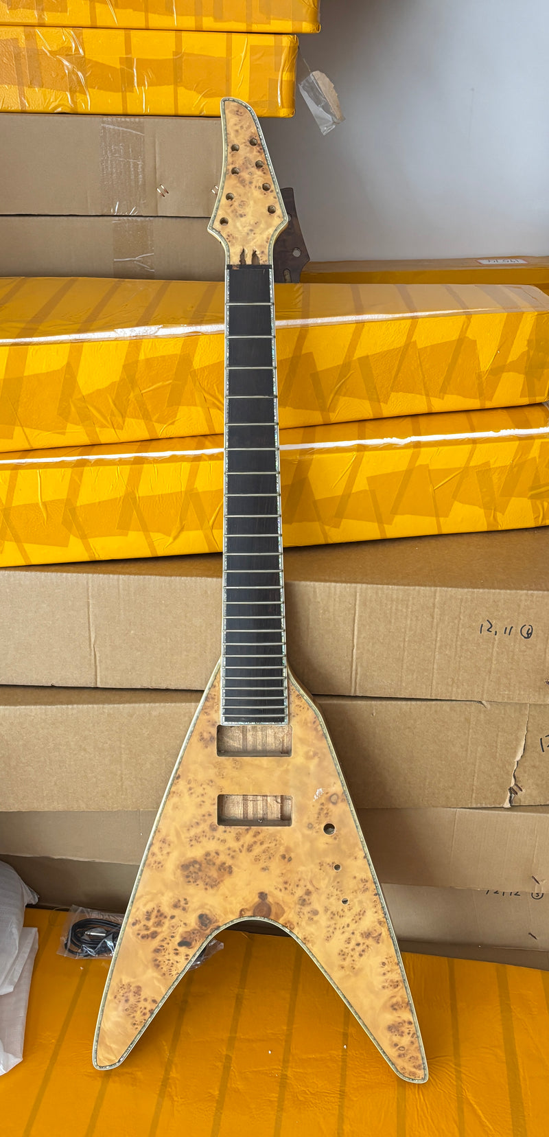 8-String Neck-Through Flying V Style Electric Bass Guitar (NFV-600, Limited Edition, B Level)