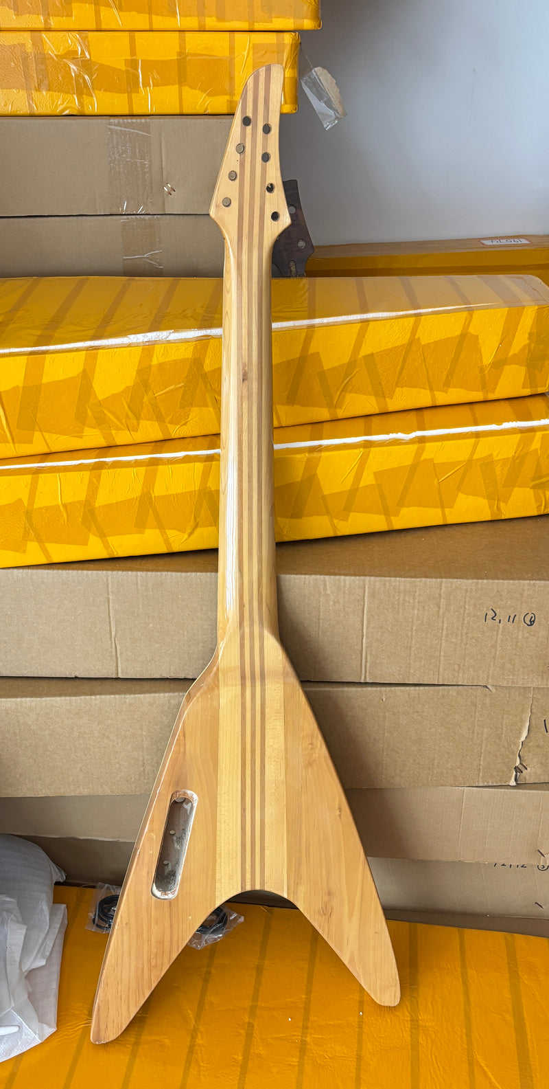 8-String Neck-Through Flying V Style Electric Bass Guitar (NFV-600, Limited Edition, B Level)